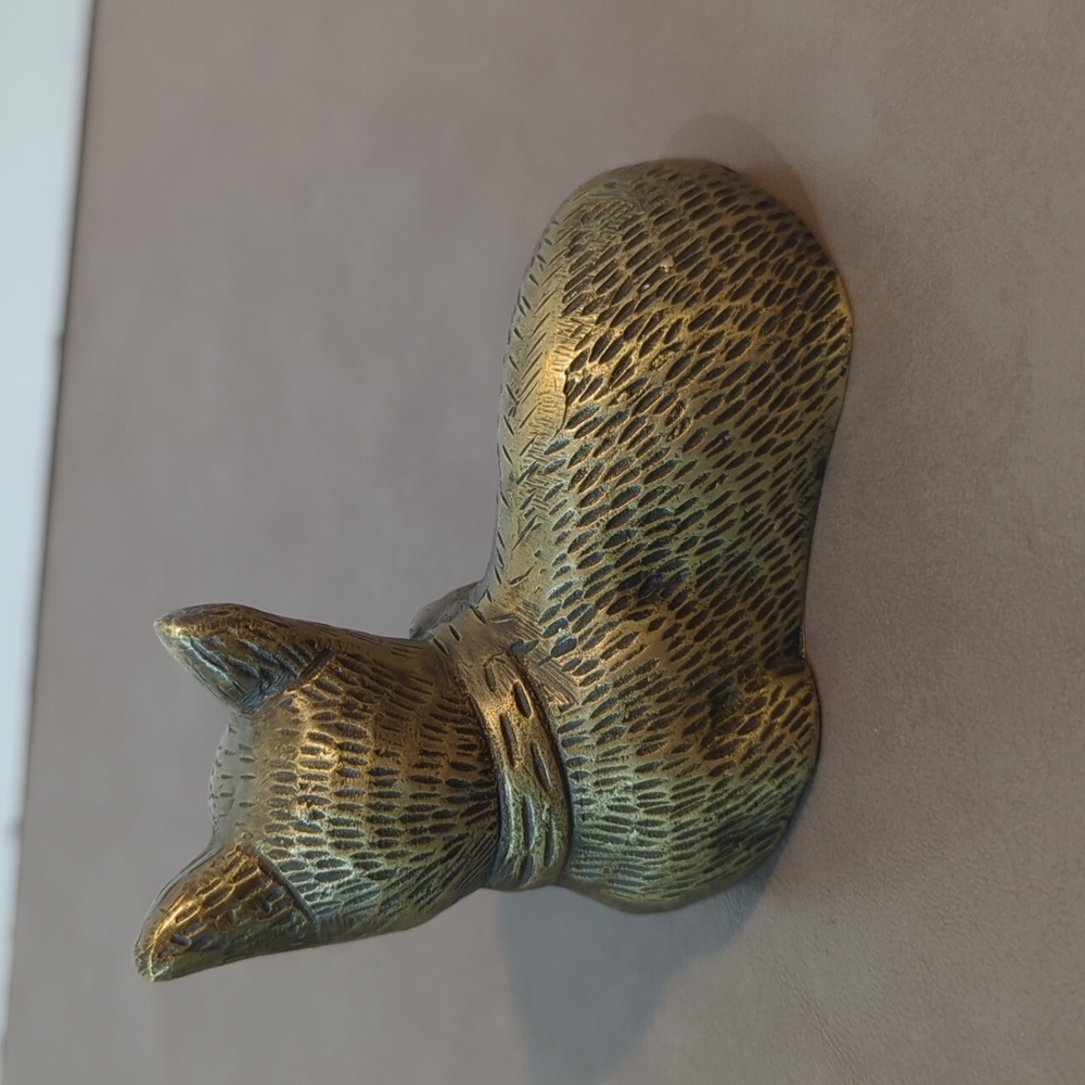 Vintage Brass Cat Laying With Bow Around Neck - Picture 3 of 7
